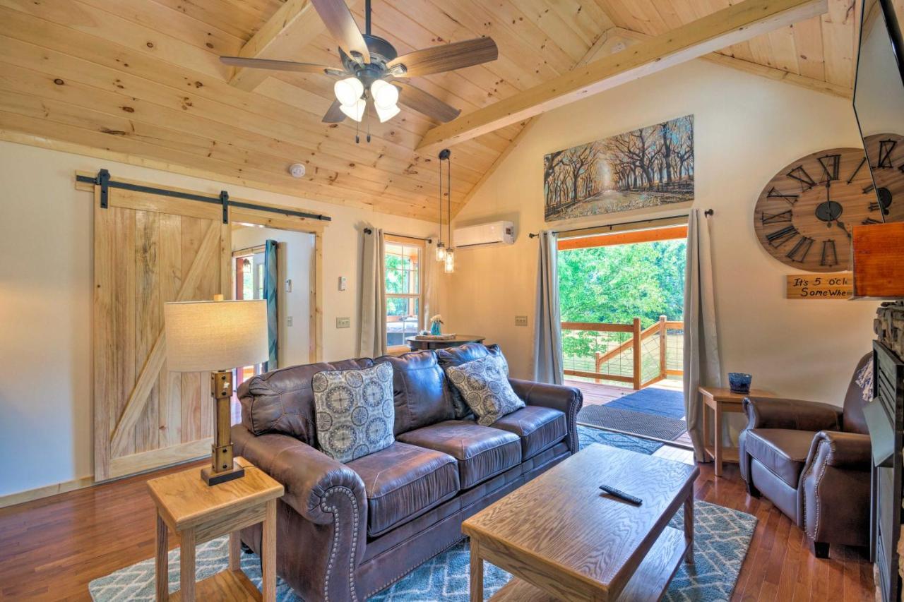 Cozy Riverfront Cabin With Private Deck And Hot Tub! Bryson City Exterior foto