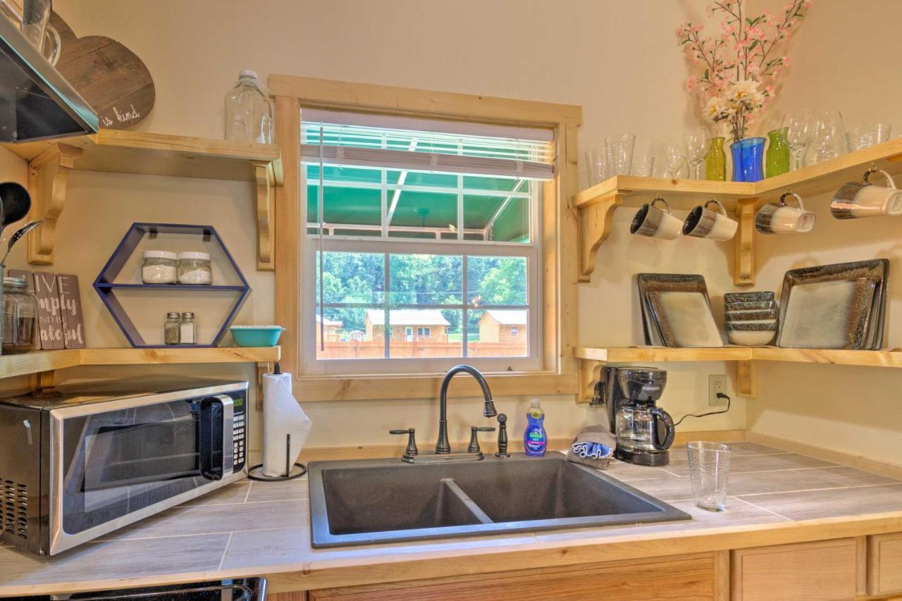 Cozy Riverfront Cabin With Private Deck And Hot Tub! Bryson City Exterior foto